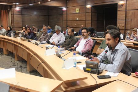 جلسۀ رونمایی از «تمام دیوارهای این روستا را خراب کن»